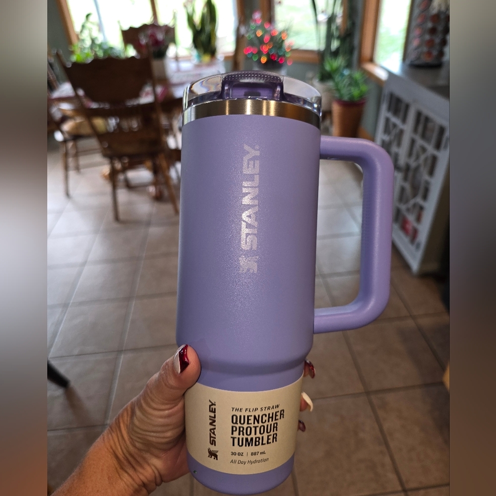 Stanley Purple Hydrangea Quencher ProTour Tumbler 30 Oz New